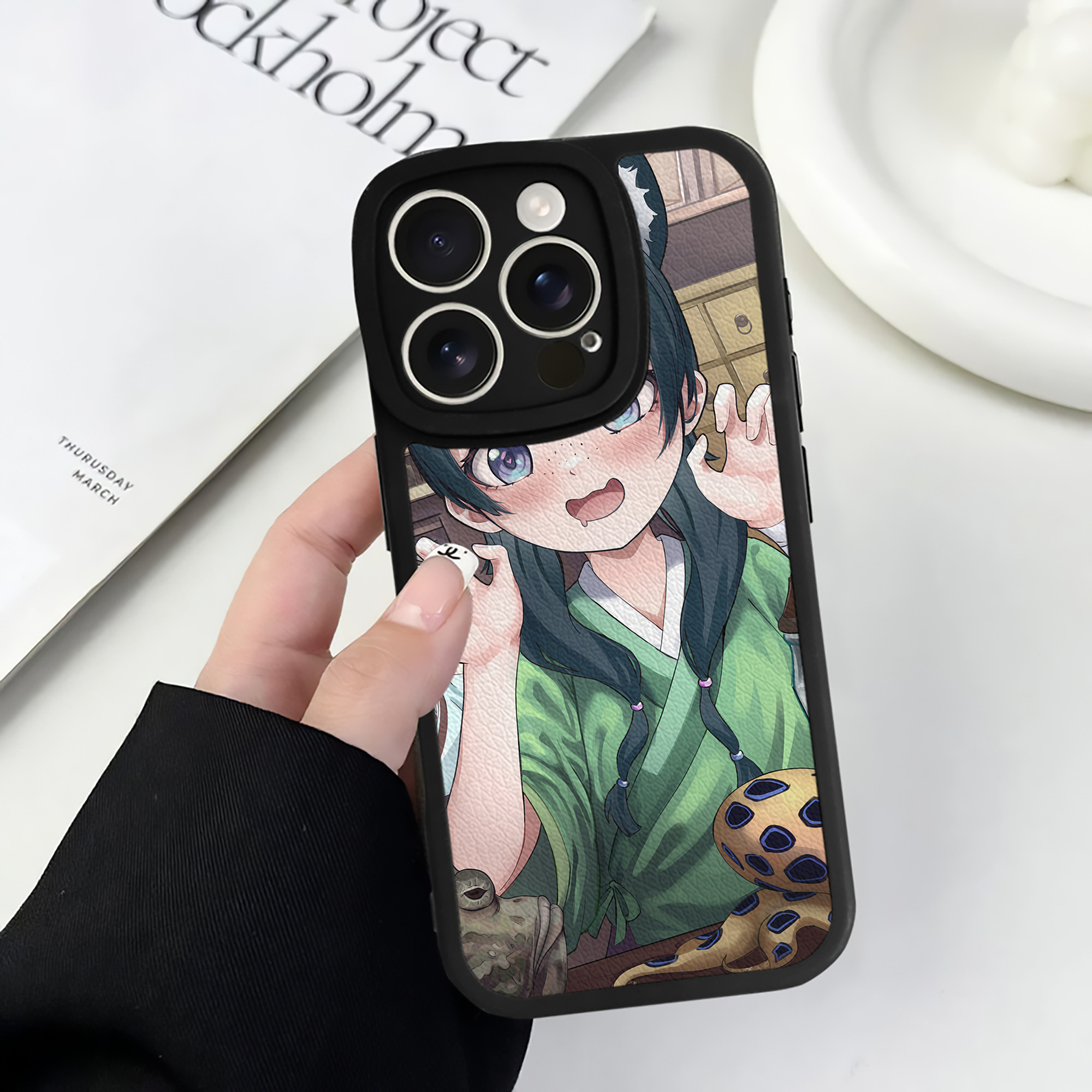 （画像用） 薬屋のひとりごと The Apothecary Diaries 【iPhone 16シリーズ対応】シリコンスマホケース（レザー調） 材質：シリコン